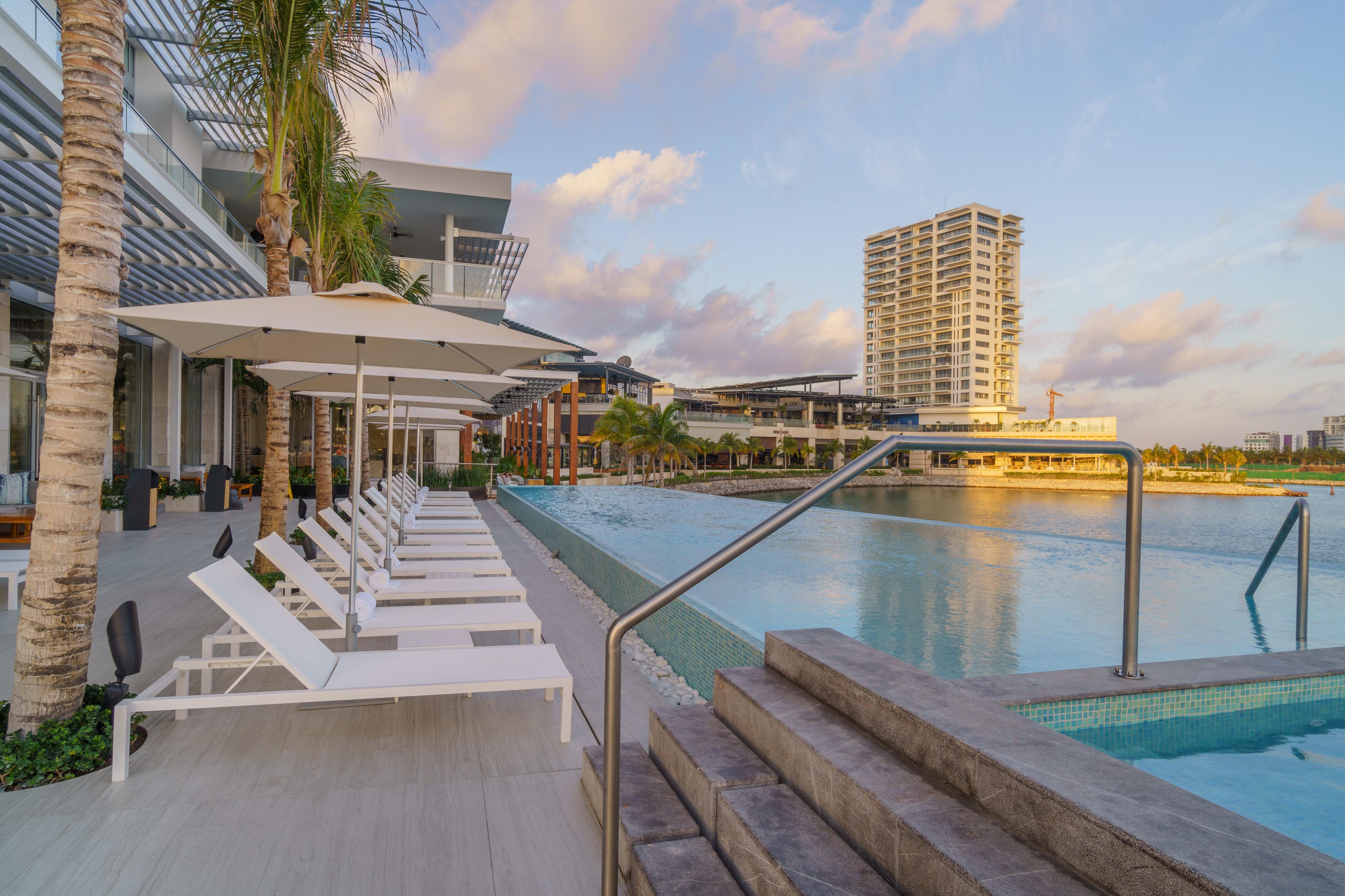 Renaissance Cancun Resort & Marina Bagian luar foto